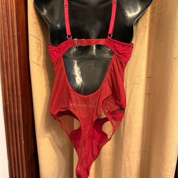 Thistle and Spire Red Cutout bodysuit sz Medium nwot - Picture 5 of 8